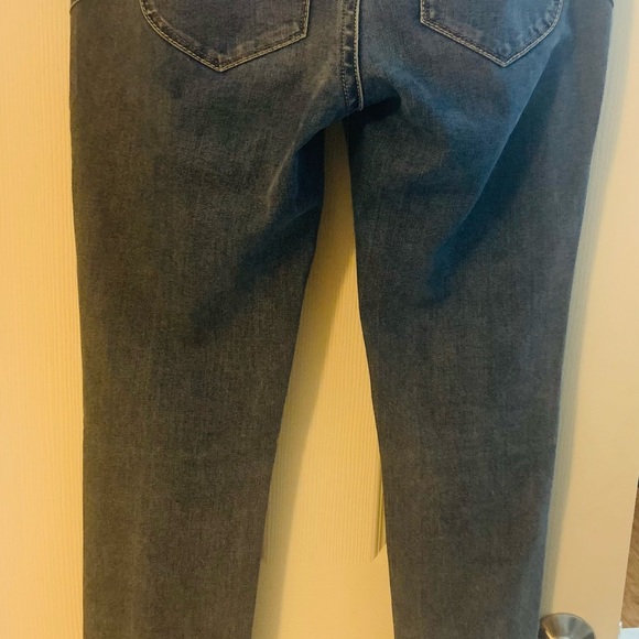 Jeens - Picture 7 of 10